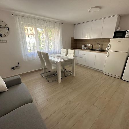 Apartments Vinse Near Rab Center ラブ エクステリア 写真