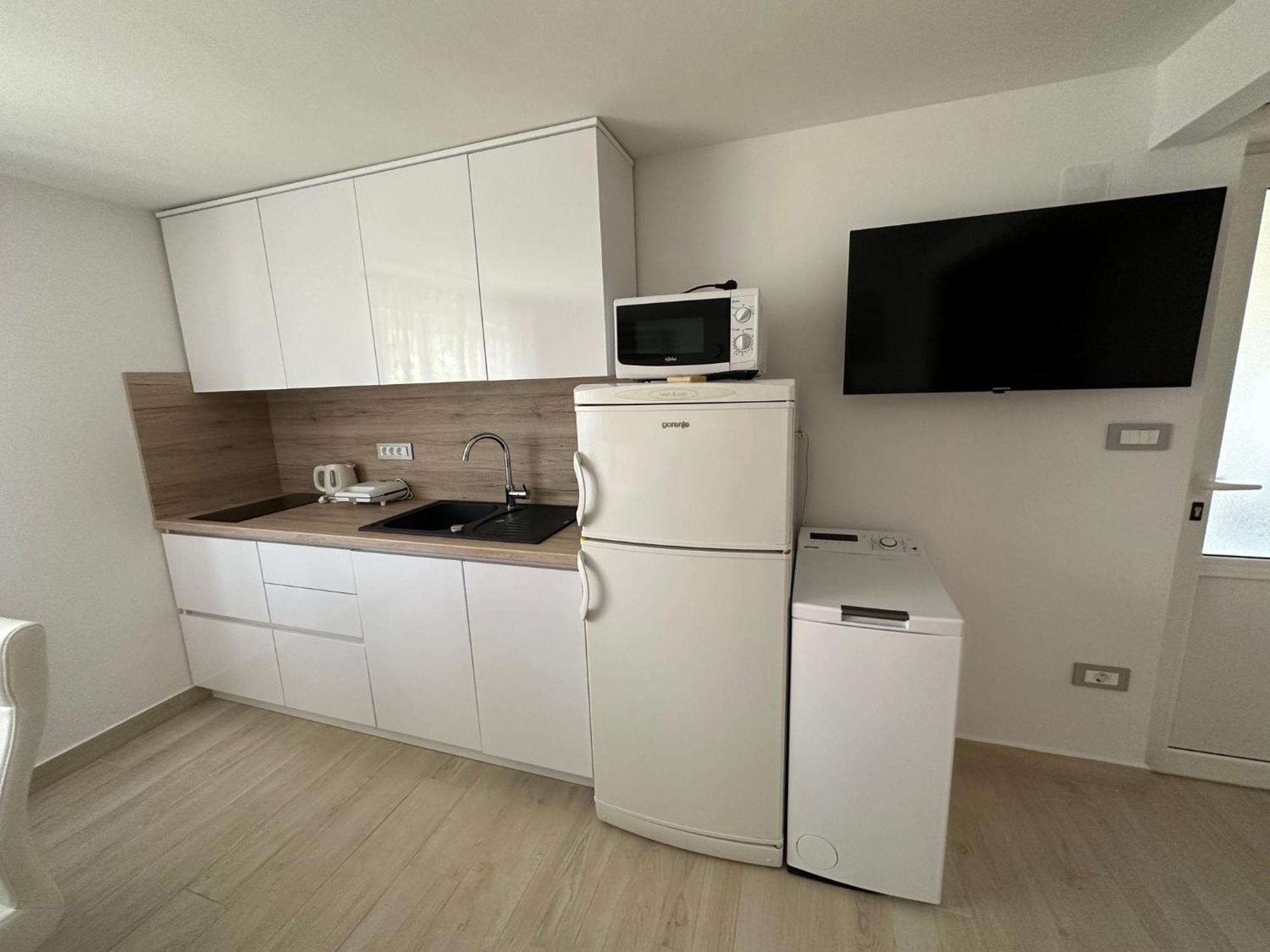 Apartments Vinse Near Rab Center ラブ エクステリア 写真